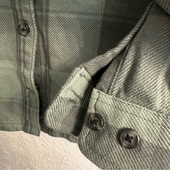 Carhartt Women's Loose Fit Twill Shirt Jac in green plaid Sz M - Picture 8 of 8